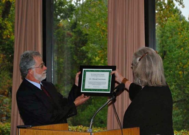 Dr. Harold Sweetman Awarded Garden Club of America Award